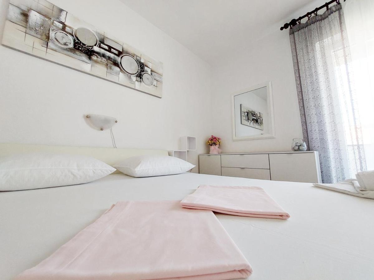 Apartment Eli Đảo Pag Ngoại thất bức ảnh
